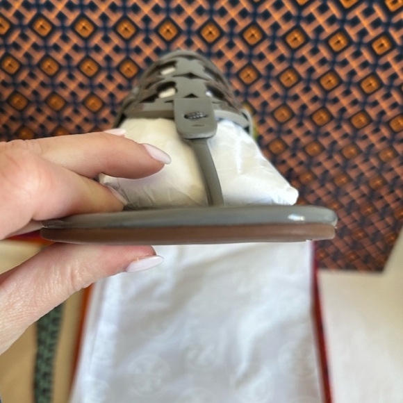 Tory Burch Miller Patent Leather Sandal Size 7 Malta Gray - Picture 8 of 12